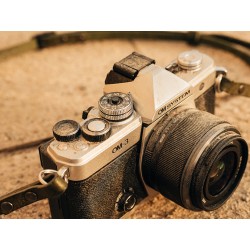 Olympus 25mm f/1.8 II - ES-M2518 - Black, Micro Four Thirds — Buy in Cyprus with Fast Delivery